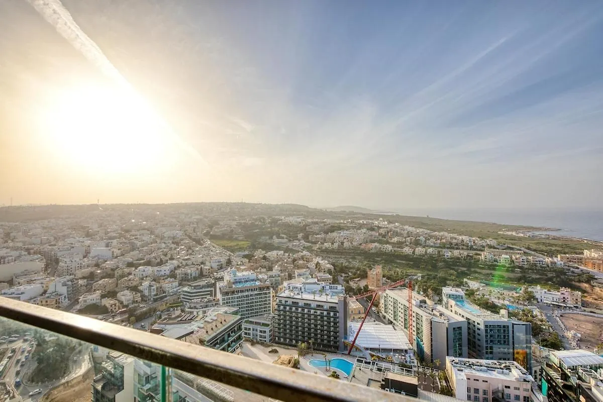 Stunning Apartment In The Iconic Mercury Tower Saint Julian's