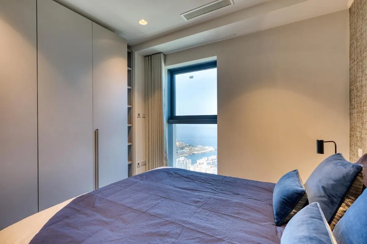 Stunning Apartment In The Iconic Mercury Tower Saint Julian's