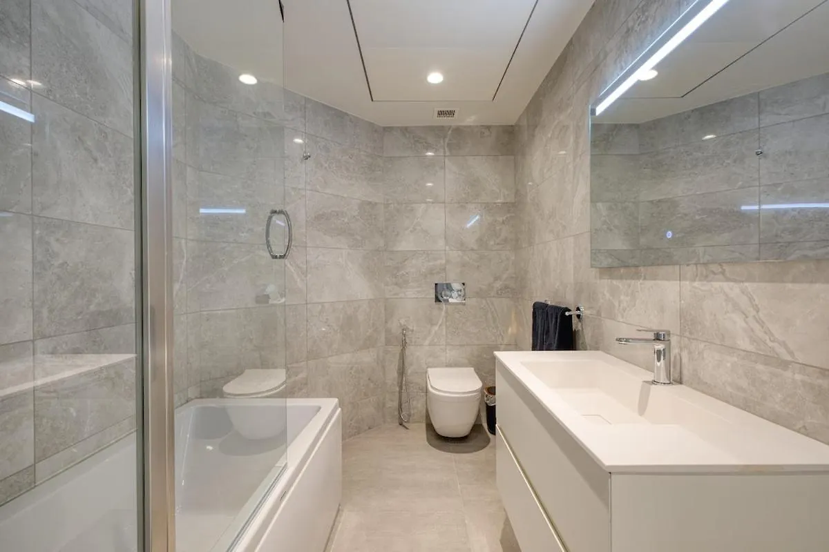 Stunning Apartment In The Iconic Mercury Tower Saint Julian's Malta