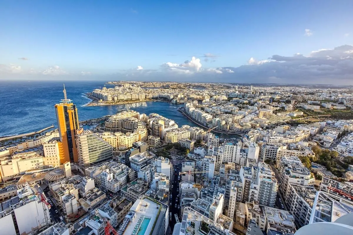 Stunning Apartment In The Iconic Mercury Tower Saint Julian's